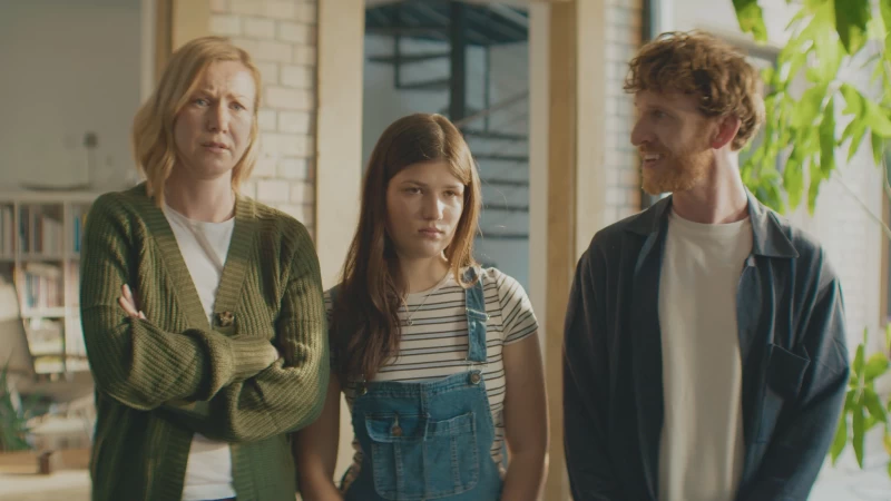 LASS DIE KUH IM DORF.